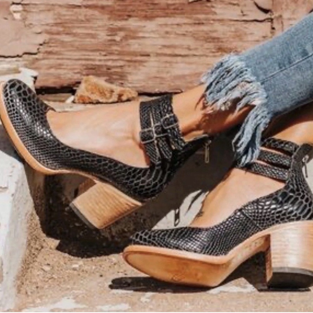 Freebird Black Randi Heels